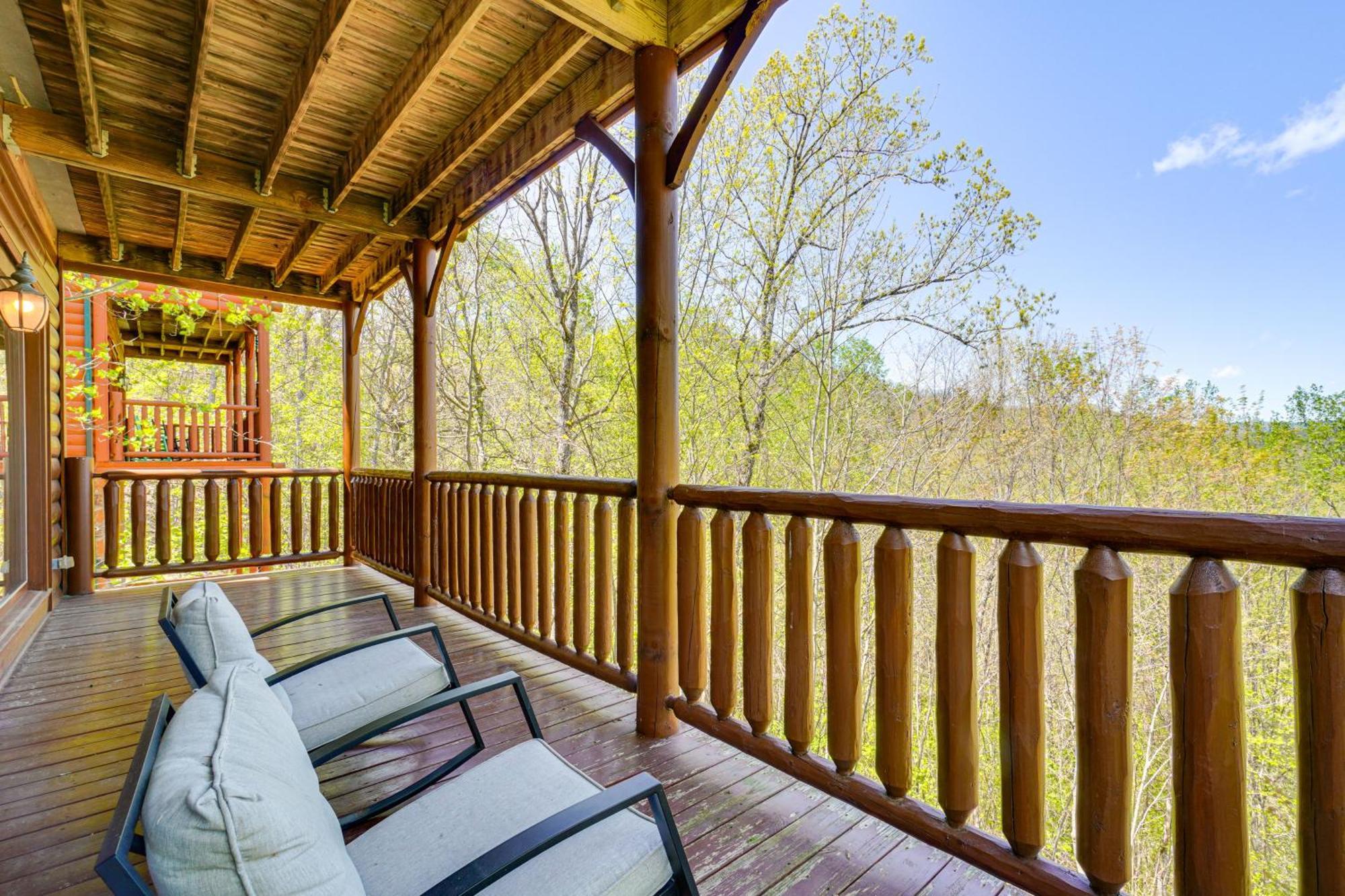 Mountain Dreams Cabin Hot Tub, Sauna And Views! Sevierville Exterior photo