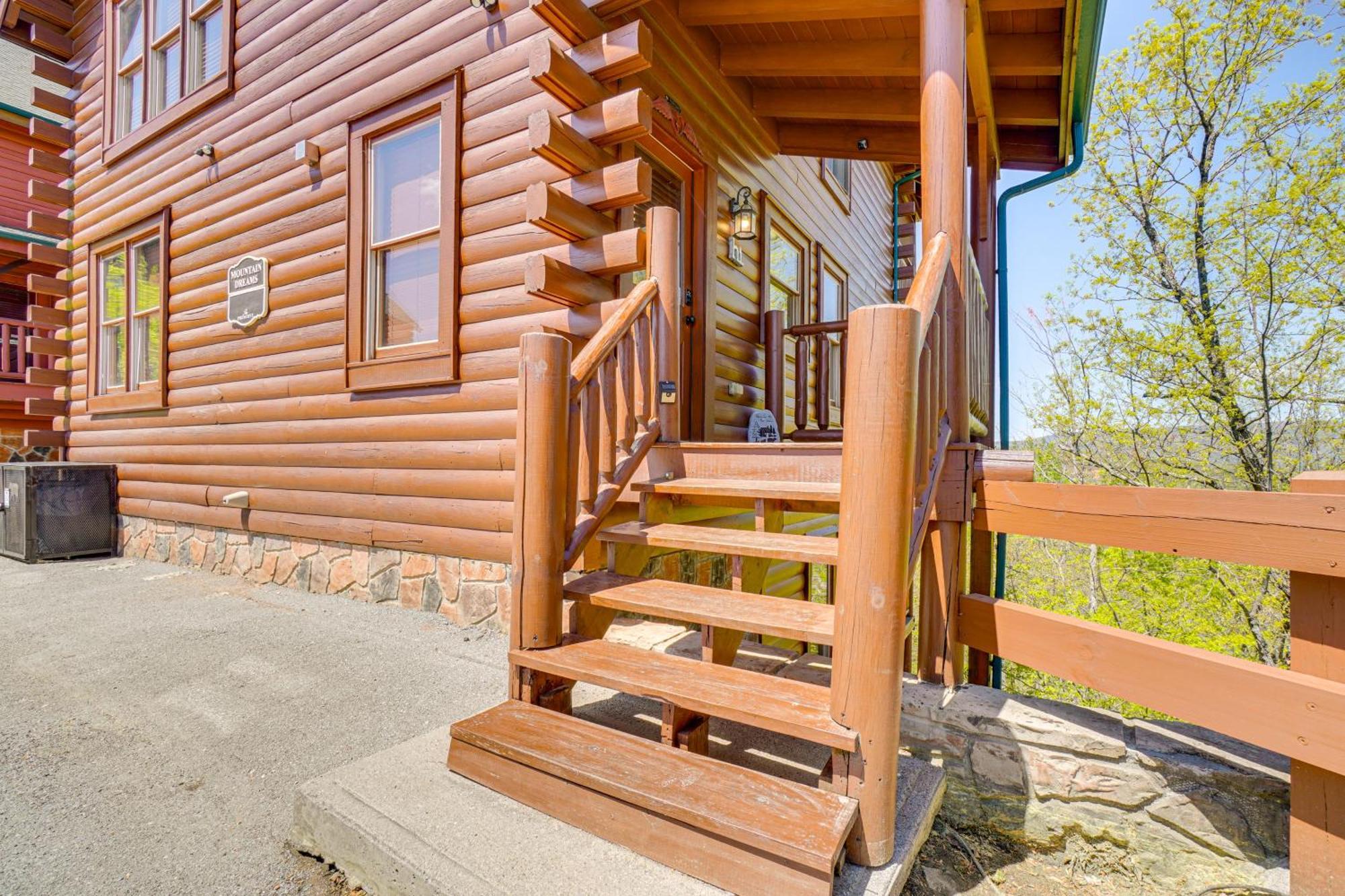 Mountain Dreams Cabin Hot Tub, Sauna And Views! Sevierville Exterior photo