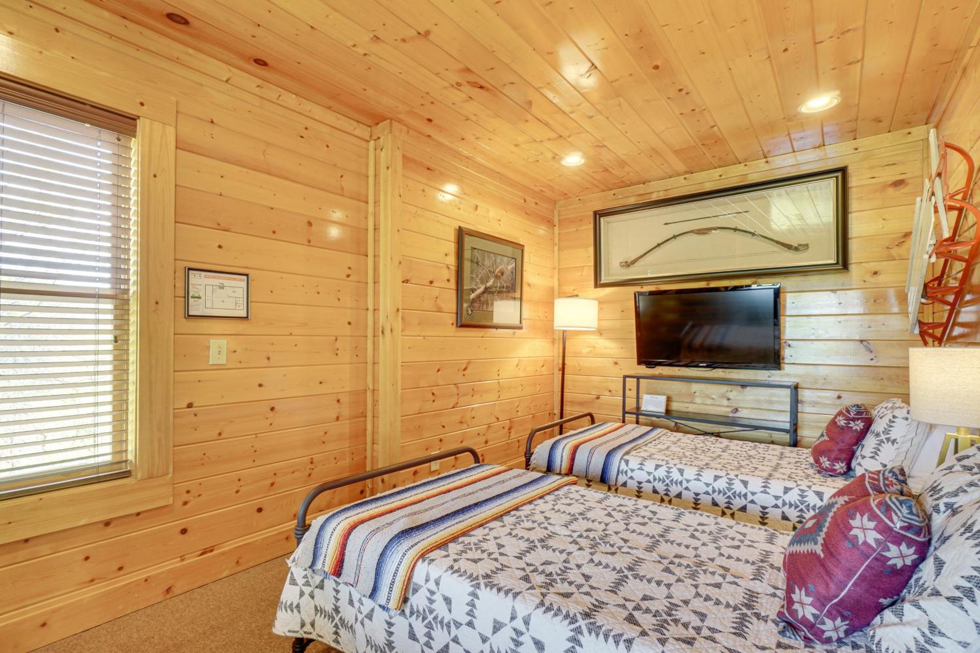 Mountain Dreams Cabin Hot Tub, Sauna And Views! Sevierville Exterior photo