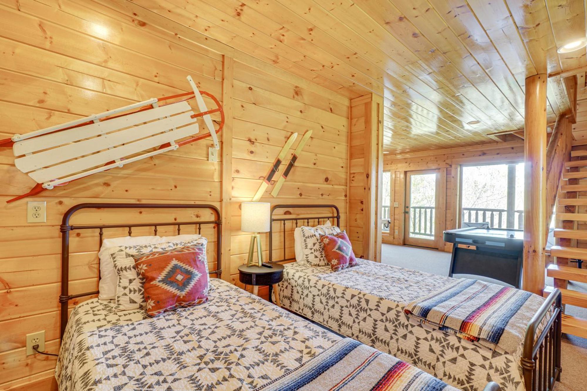 Mountain Dreams Cabin Hot Tub, Sauna And Views! Sevierville Exterior photo