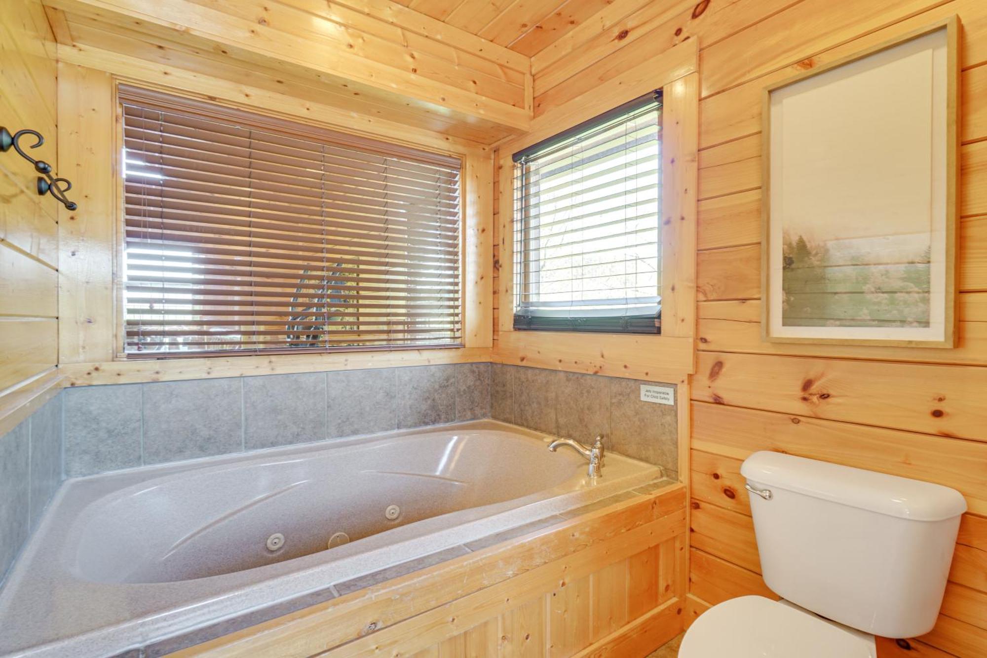 Mountain Dreams Cabin Hot Tub, Sauna And Views! Sevierville Exterior photo