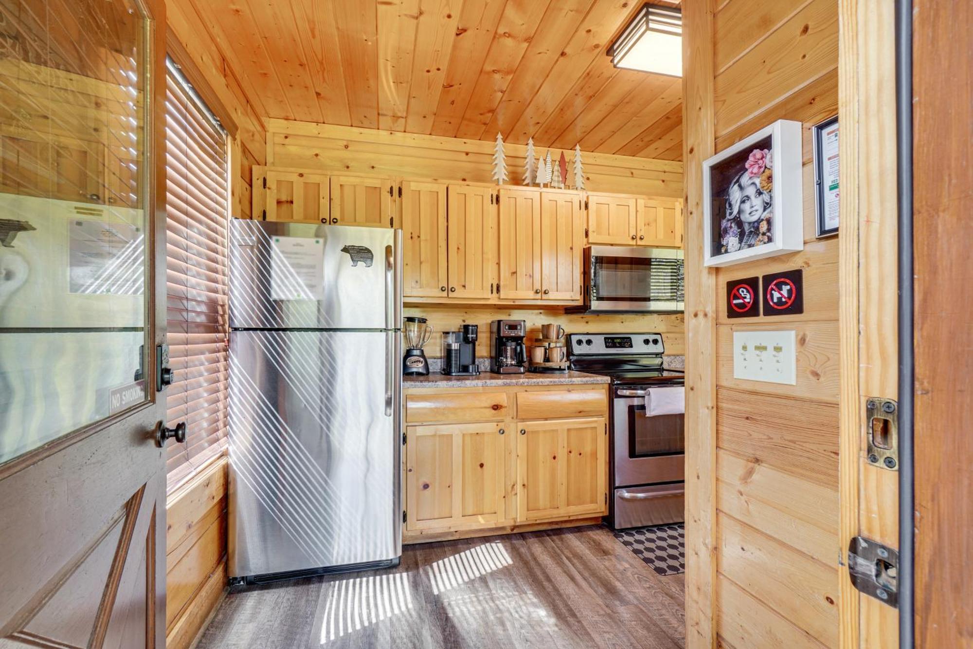 Mountain Dreams Cabin Hot Tub, Sauna And Views! Sevierville Exterior photo